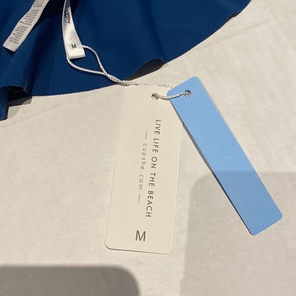 Bandeau style w/ ruffle features adj straps and removable pads size M by cupshe - Picture 4 of 4